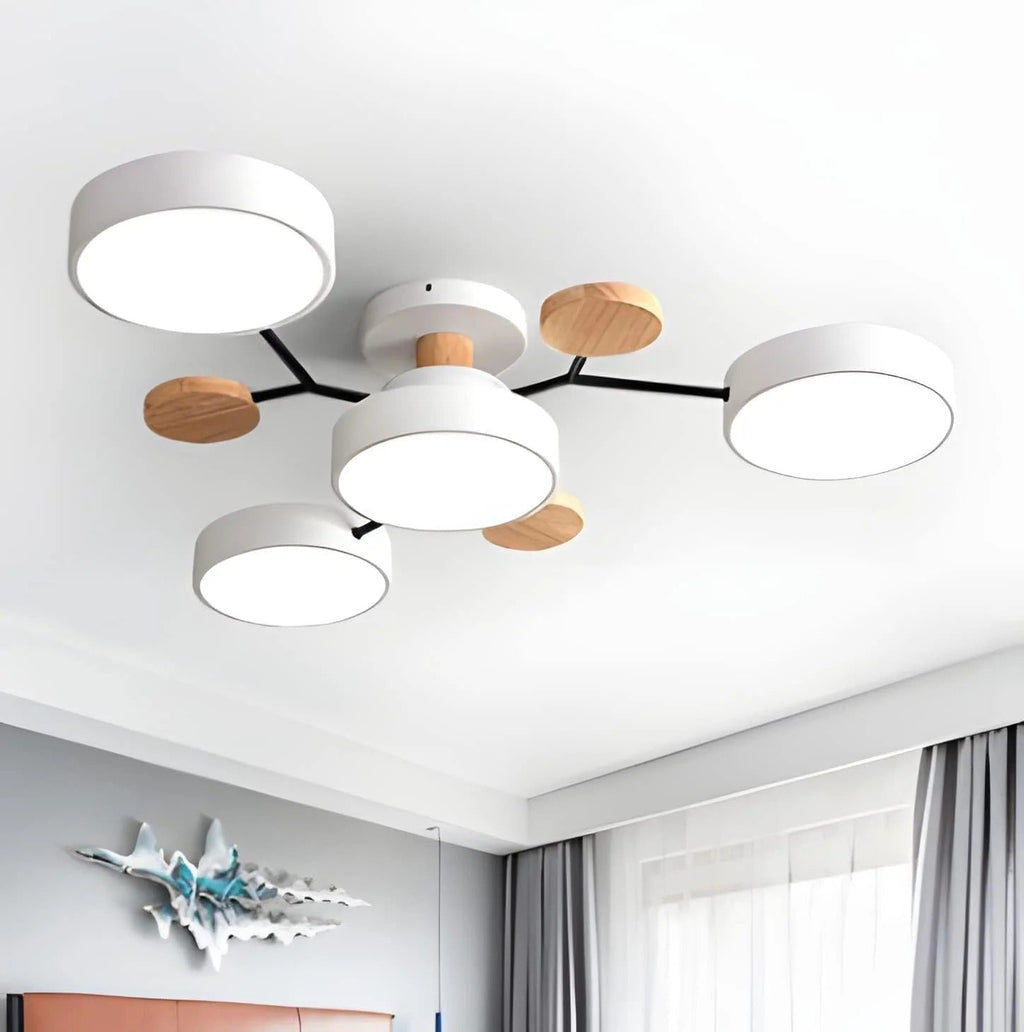 Moderne LED-Deckenleuchte mit mehreren Leuchtquellen für den Innenbereich