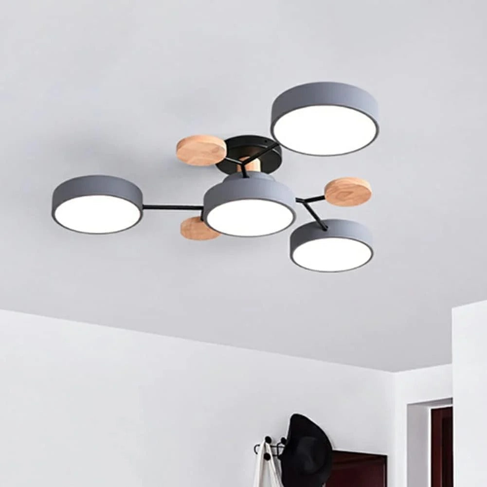Moderne LED-Deckenleuchte mit mehreren Leuchtquellen für den Innenbereich