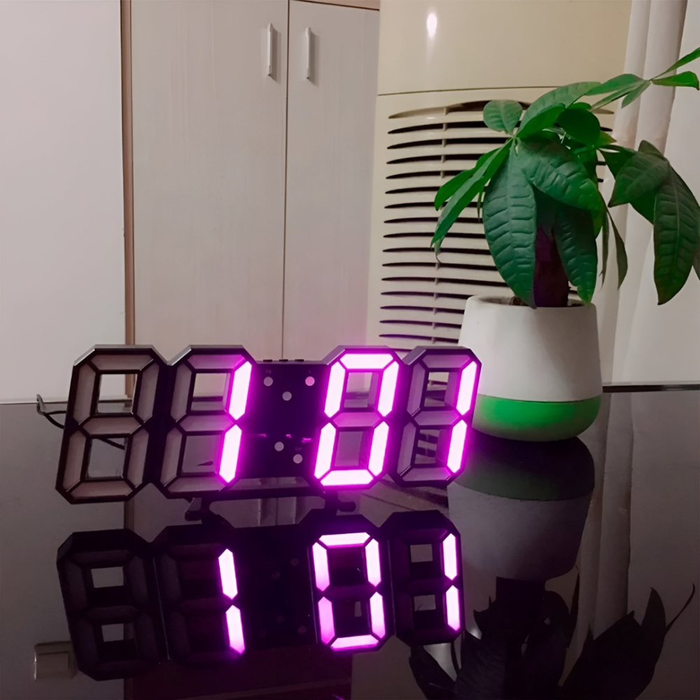 Moderne digitale Wanduhr mit großen LED-Zahlen