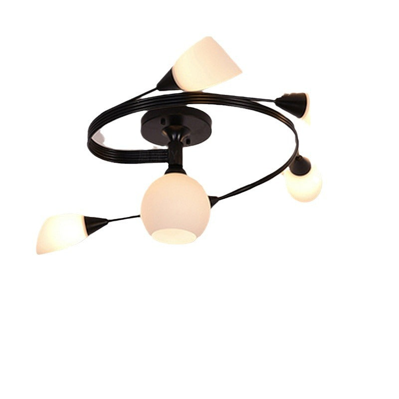 Skandinavische halbflache Deckenleuchte mit Blumenmuster in Gold und Schwarz
