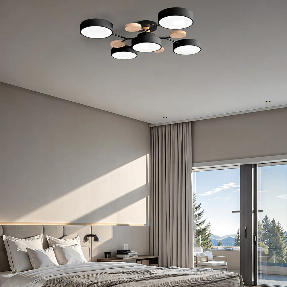 Moderne LED-Deckenleuchte mit mehreren Leuchtquellen für den Innenbereich