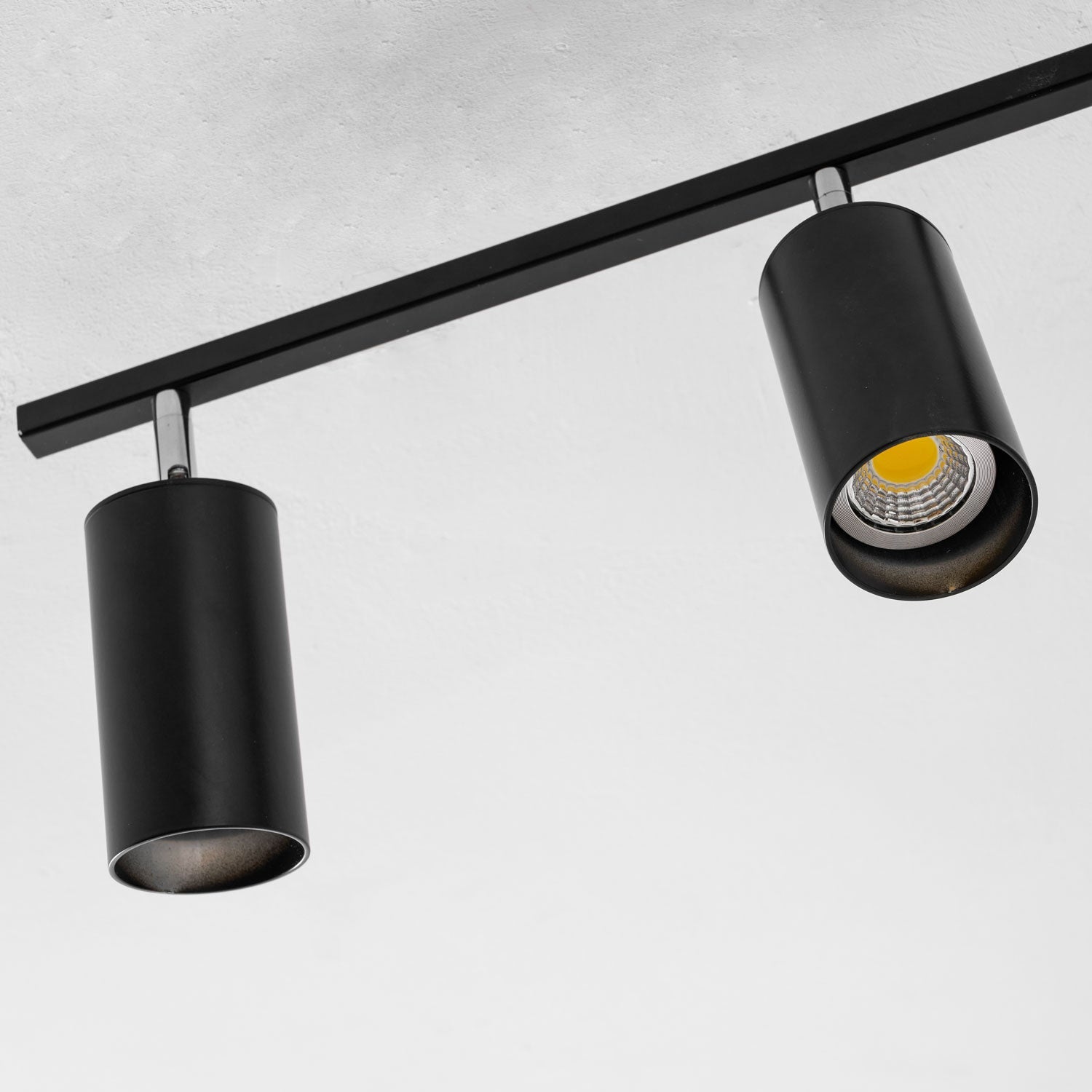 Justerbar spotlight loftslampe i guld accent design