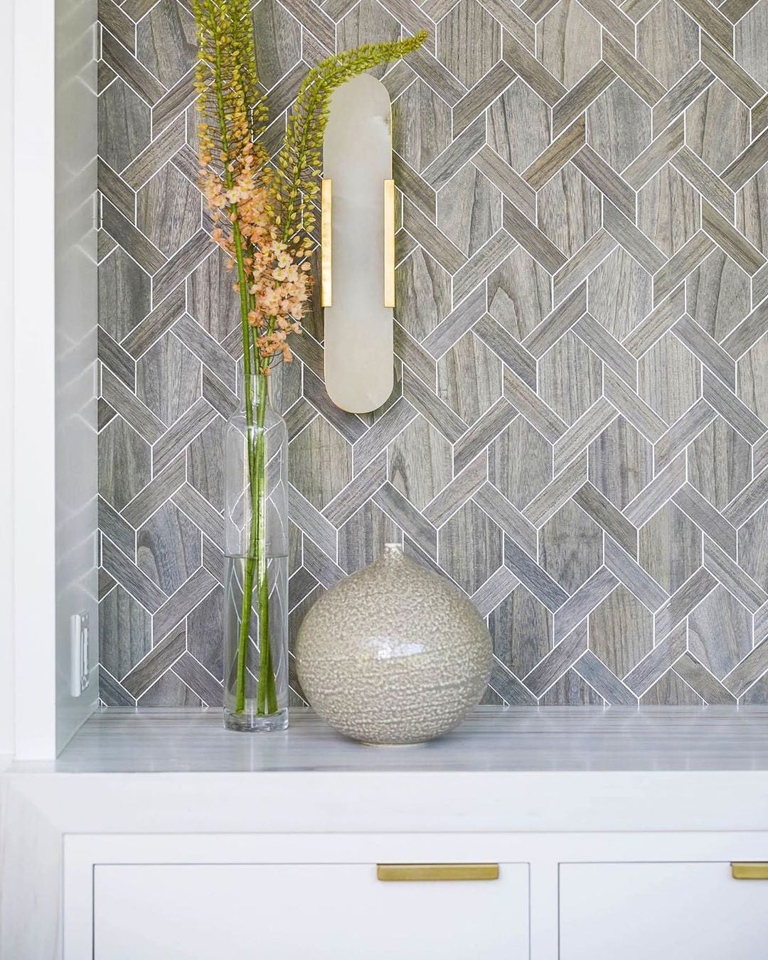 Aurelio Linear Alabaster Wall Lamp