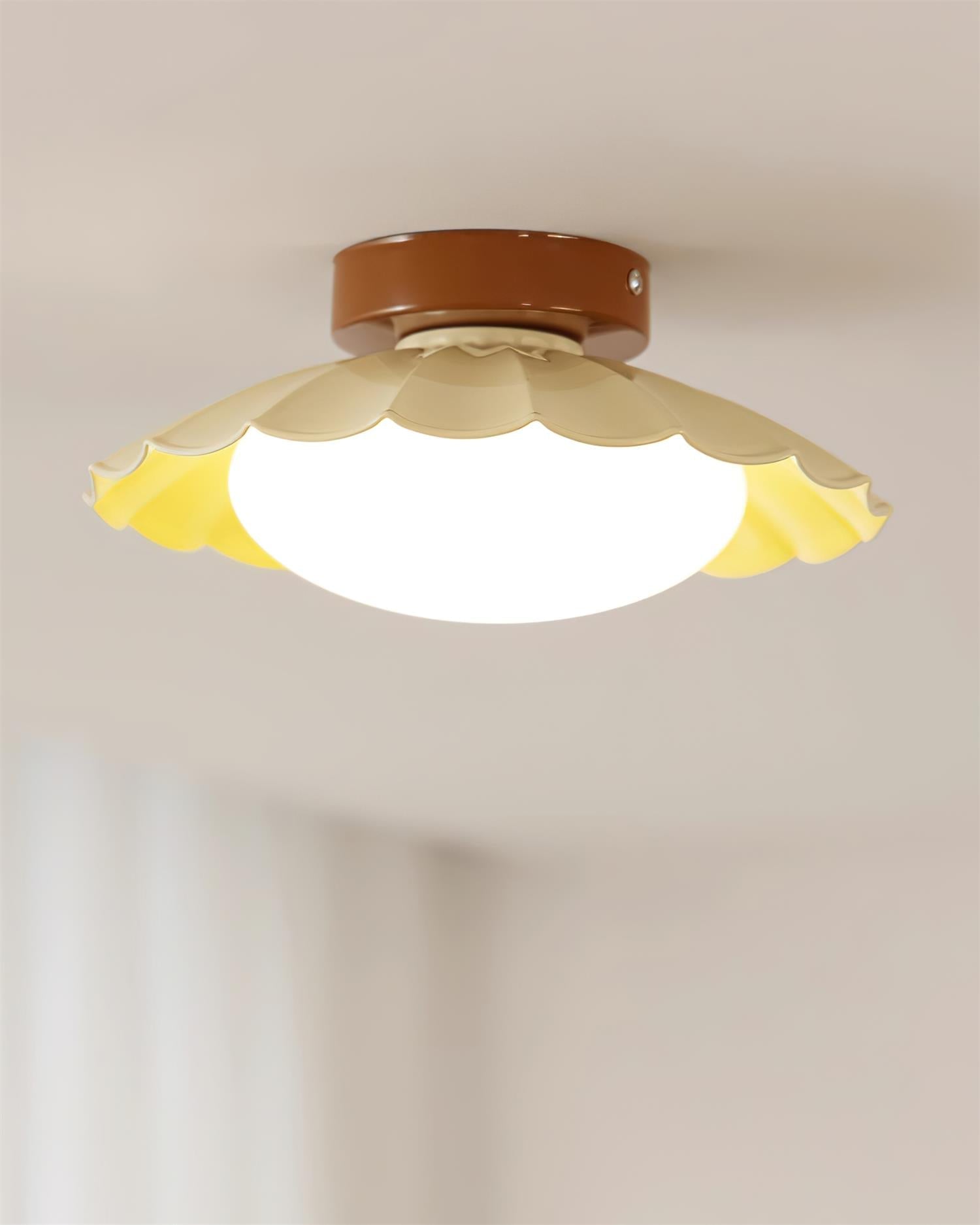 Gezackte LED-Deckenleuchte in Warmweiß