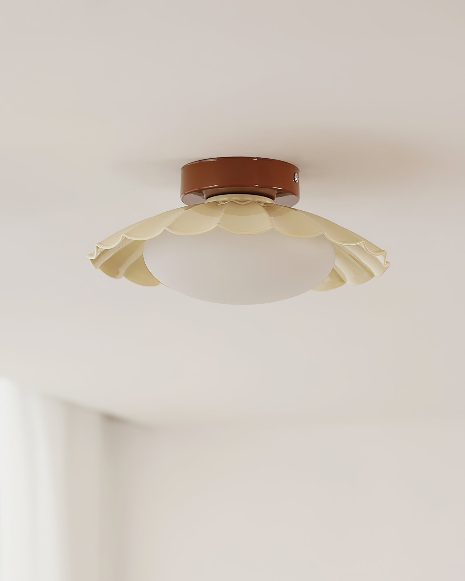 Gezackte LED-Deckenleuchte in Warmweiß