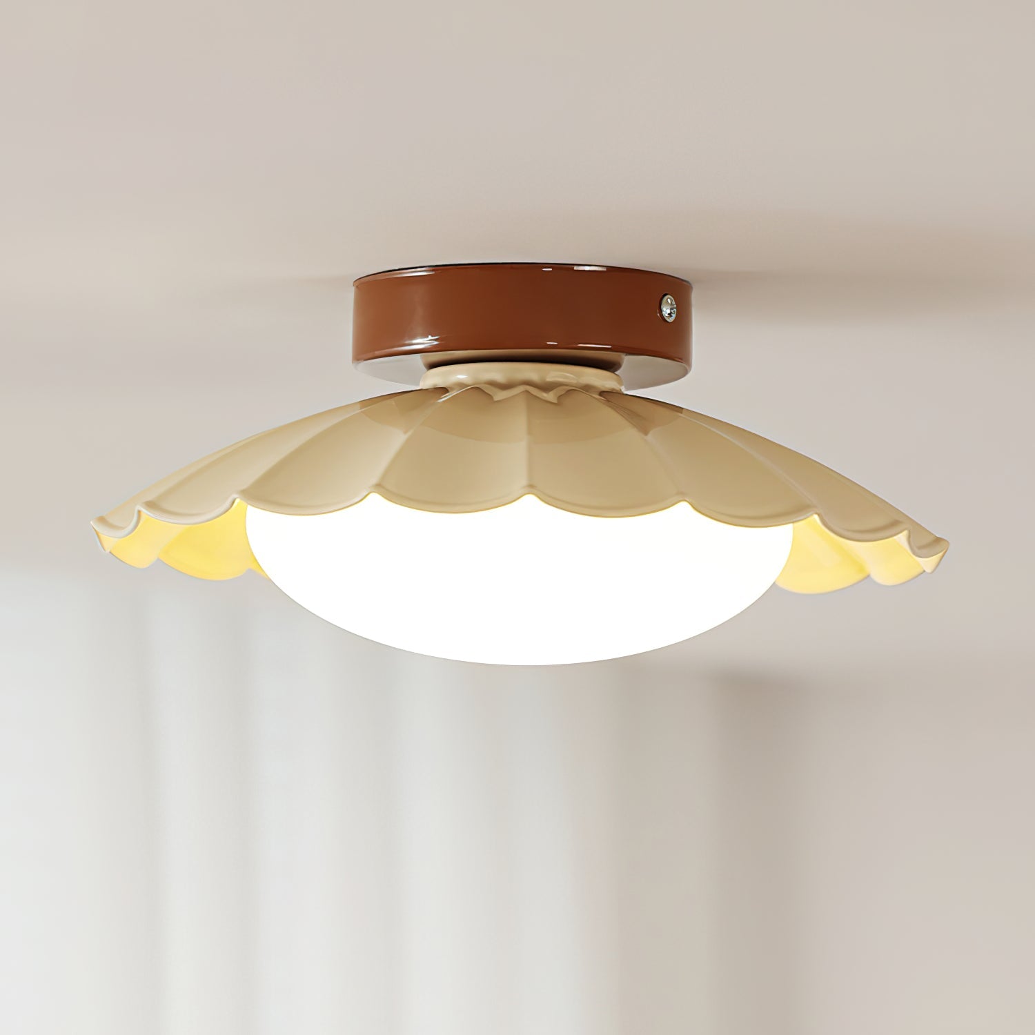 Gezackte LED-Deckenleuchte in Warmweiß