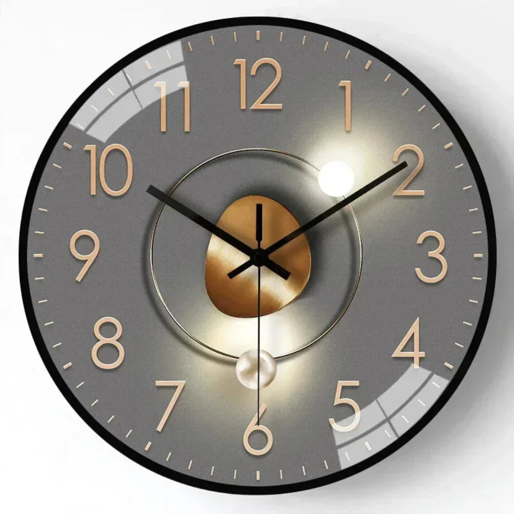 Moderne geräuscharme Wanduhr mit klarem Design für den täglichen Gebrauch