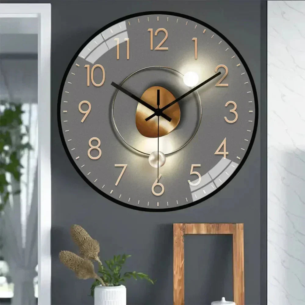 Moderne geräuscharme Wanduhr mit klarem Design für den täglichen Gebrauch