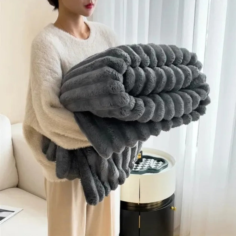 Weiche gestreifte Decke für Sofa oder Bett